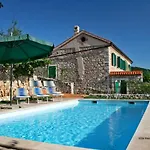 Rural Tatil Evi *